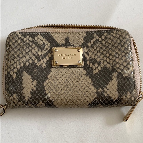 Michael Kors Handbags - Michael Kors clutch